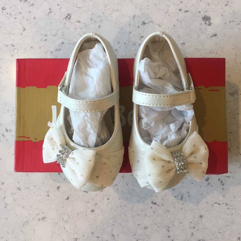 Toddler dress shoes pearl with rhinestones size 5